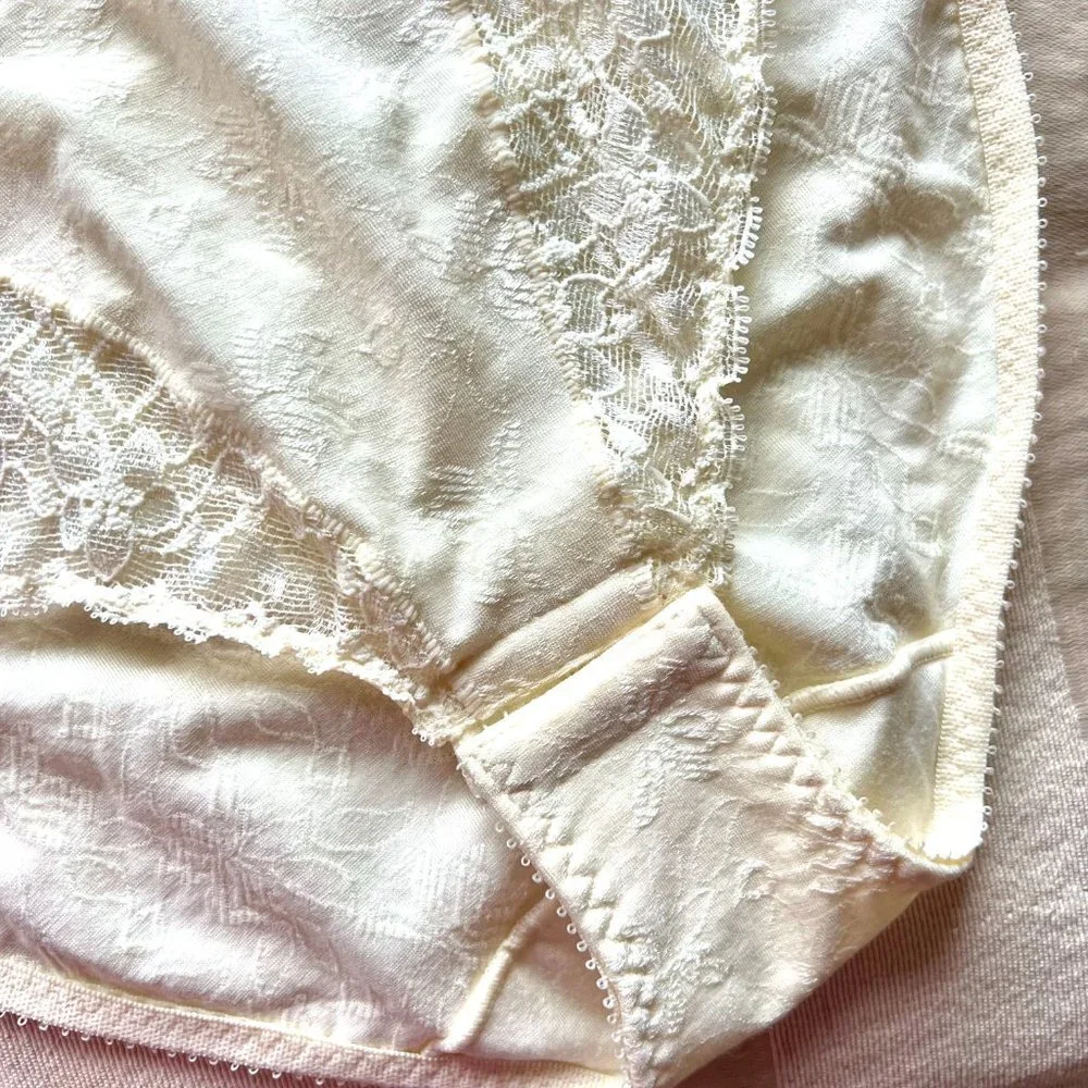 NWOT Gemma Sexy Vintage Lace Teddy Bodysuit with Hook Closures 34B - Picture 3 of 12